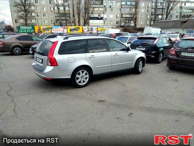 Сірий Вольво V50, об'ємом двигуна 2 л та пробігом 250 тис. км за 8500 $, фото 1 на Automoto.ua