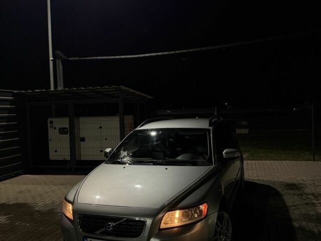 Сірий Вольво V50, об'ємом двигуна 1.6 л та пробігом 327 тис. км за 7300 $, фото 1 на Automoto.ua