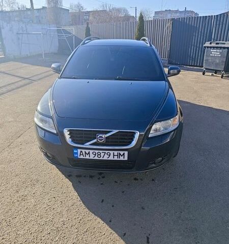 Серый Вольво В50, объемом двигателя 2.44 л и пробегом 265 тыс. км за 9200 $, фото 1 на Automoto.ua