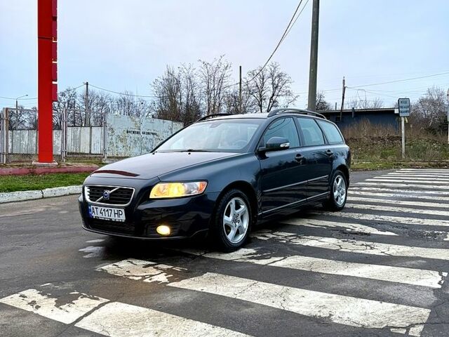 Серый Вольво В50, объемом двигателя 1.6 л и пробегом 27000 тыс. км за 7000 $, фото 1 на Automoto.ua