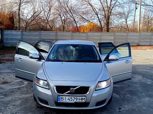 Сірий Вольво V50, об'ємом двигуна 1.6 л та пробігом 270 тис. км за 7100 $, фото 1 на Automoto.ua