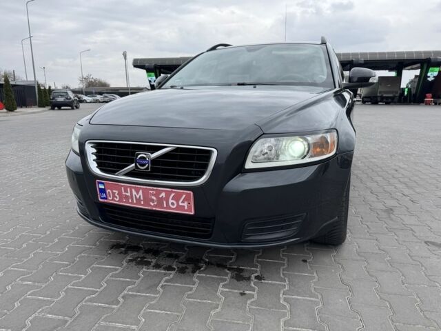 Сірий Вольво V50, об'ємом двигуна 2 л та пробігом 267 тис. км за 7500 $, фото 1 на Automoto.ua