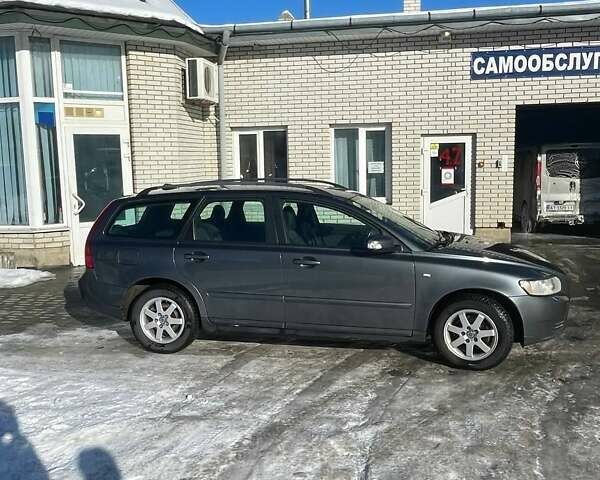 Серый Вольво В50, объемом двигателя 1.56 л и пробегом 293 тыс. км за 7000 $, фото 1 на Automoto.ua