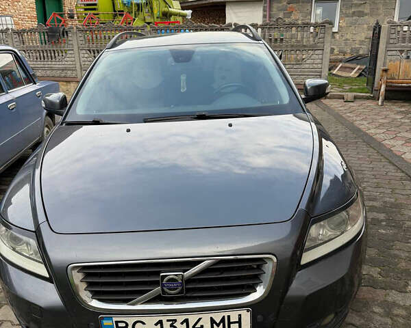 Серый Вольво В50, объемом двигателя 1.6 л и пробегом 240 тыс. км за 5500 $, фото 1 на Automoto.ua