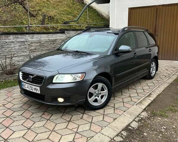 Сірий Вольво V50, об'ємом двигуна 1.6 л та пробігом 300 тис. км за 5800 $, фото 1 на Automoto.ua