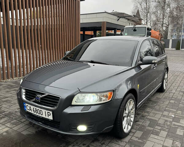 Серый Вольво В50, объемом двигателя 1.56 л и пробегом 312 тыс. км за 5800 $, фото 1 на Automoto.ua
