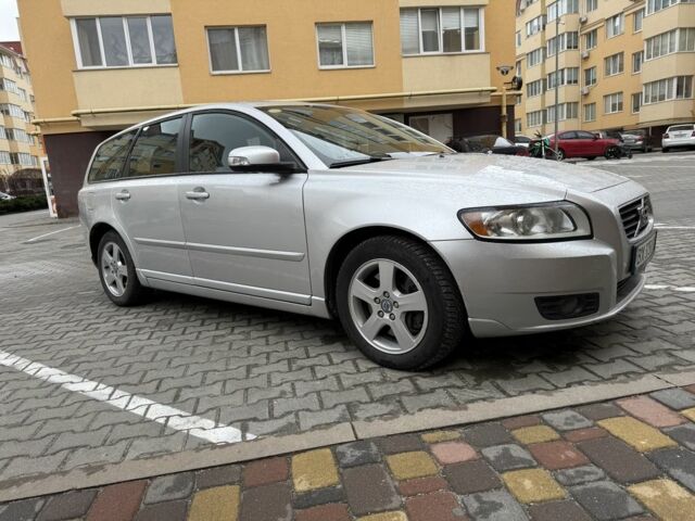 Серый Вольво В50, объемом двигателя 2 л и пробегом 262 тыс. км за 7350 $, фото 1 на Automoto.ua