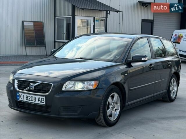 Серый Вольво В50, объемом двигателя 1.56 л и пробегом 337 тыс. км за 6300 $, фото 1 на Automoto.ua
