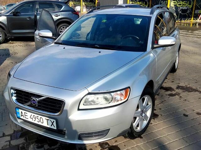Сірий Вольво V50, об'ємом двигуна 2 л та пробігом 260 тис. км за 6500 $, фото 1 на Automoto.ua