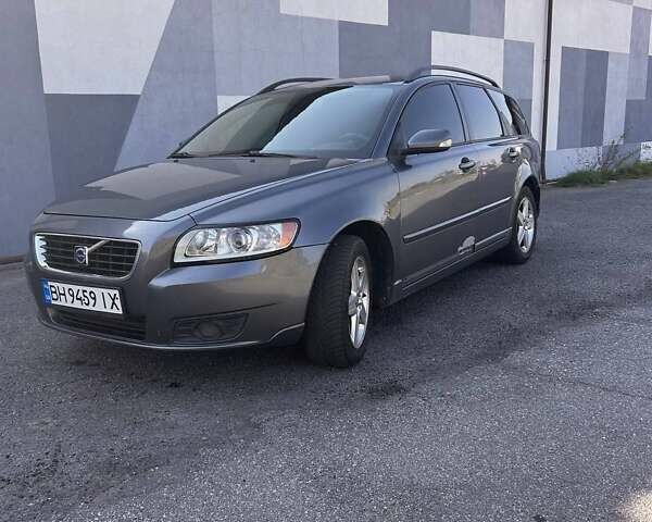 Серый Вольво В50, объемом двигателя 1.6 л и пробегом 338 тыс. км за 4750 $, фото 1 на Automoto.ua