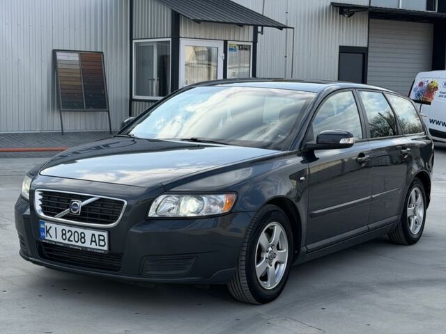 Серый Вольво В50, объемом двигателя 1.6 л и пробегом 337 тыс. км за 6300 $, фото 1 на Automoto.ua