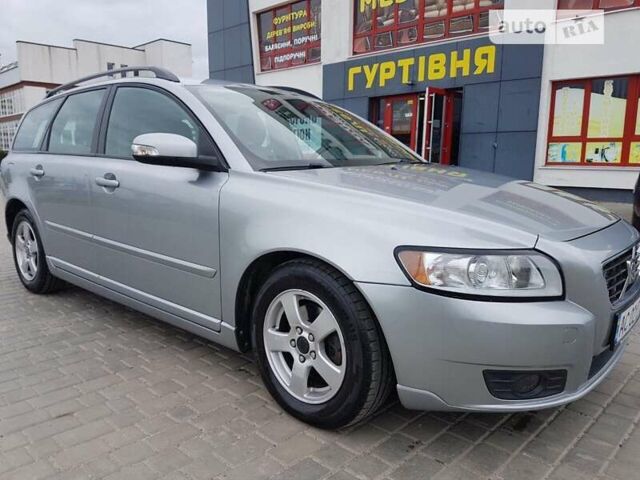 Серый Вольво В50, объемом двигателя 1.56 л и пробегом 251 тыс. км за 6900 $, фото 1 на Automoto.ua
