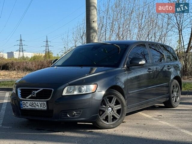 Серый Вольво В50, объемом двигателя 2 л и пробегом 239 тыс. км за 7650 $, фото 1 на Automoto.ua