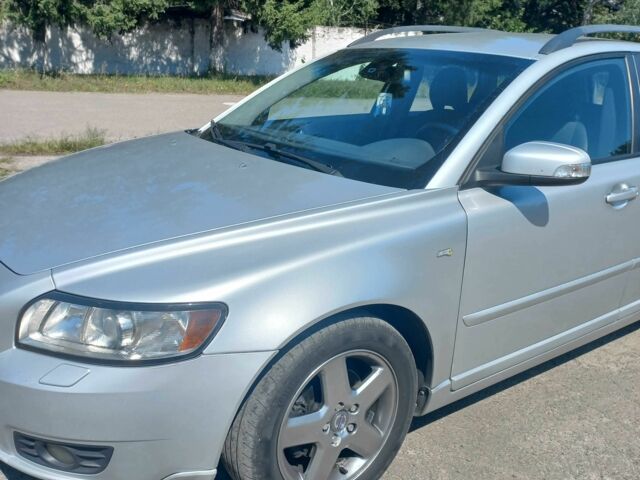 Серый Вольво В50, объемом двигателя 1.6 л и пробегом 228 тыс. км за 7999 $, фото 1 на Automoto.ua