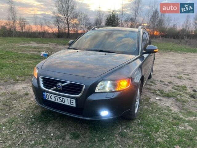 Сірий Вольво V50, об'ємом двигуна 2 л та пробігом 280 тис. км за 7199 $, фото 1 на Automoto.ua