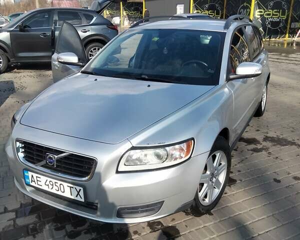 Серый Вольво В50, объемом двигателя 2 л и пробегом 260 тыс. км за 7700 $, фото 1 на Automoto.ua