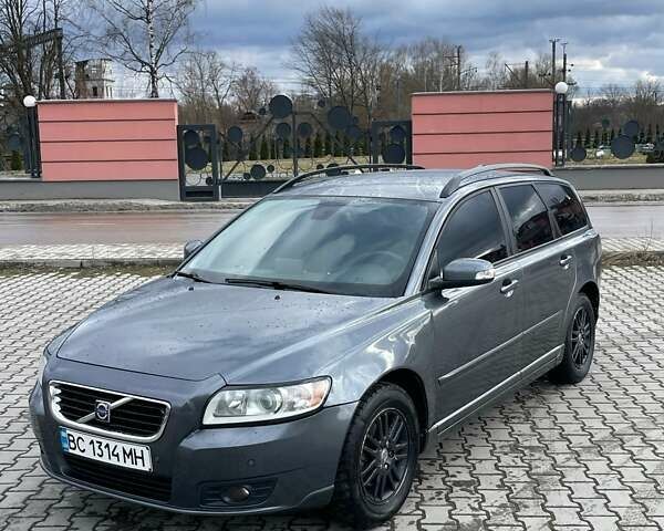 Серый Вольво В50, объемом двигателя 1.6 л и пробегом 272 тыс. км за 5690 $, фото 1 на Automoto.ua