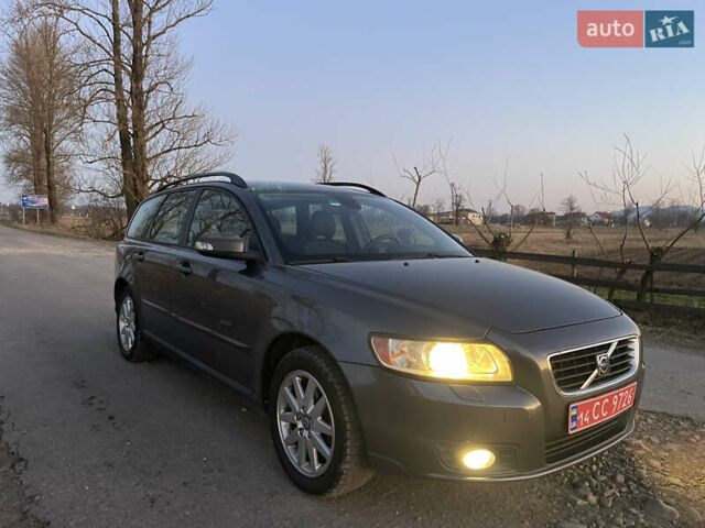 Сірий Вольво V50, об'ємом двигуна 1.8 л та пробігом 217 тис. км за 5599 $, фото 1 на Automoto.ua