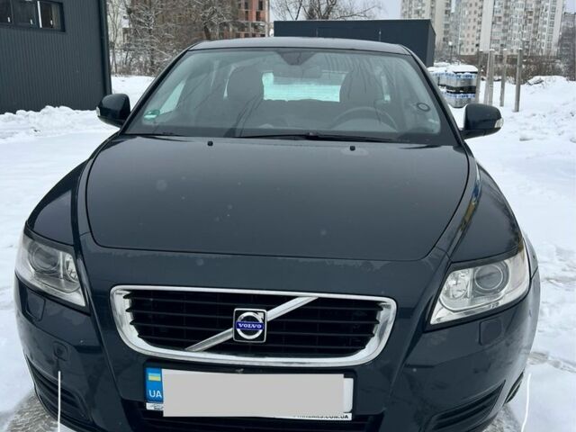Сірий Вольво V50, об'ємом двигуна 0 л та пробігом 380 тис. км за 6250 $, фото 1 на Automoto.ua