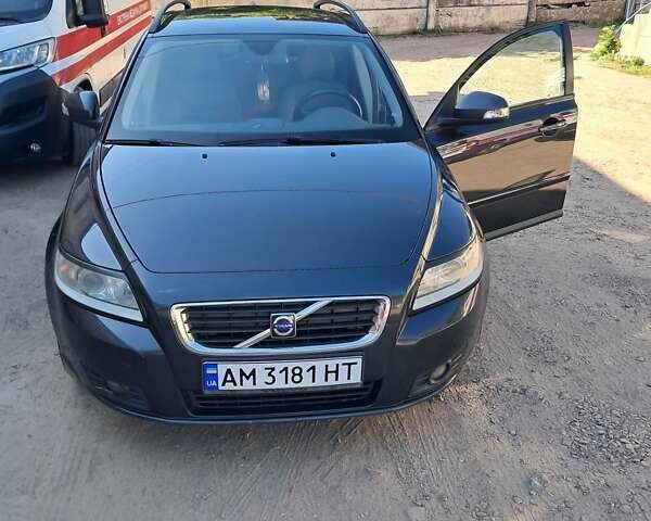 Серый Вольво В50, объемом двигателя 1.6 л и пробегом 227 тыс. км за 6100 $, фото 1 на Automoto.ua