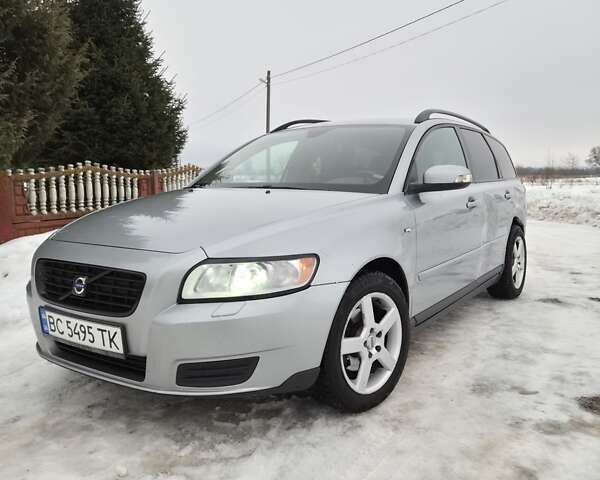 Серый Вольво В50, объемом двигателя 1.6 л и пробегом 288 тыс. км за 4900 $, фото 1 на Automoto.ua