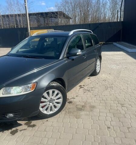 Серый Вольво В50, объемом двигателя 1.6 л и пробегом 270 тыс. км за 6400 $, фото 1 на Automoto.ua