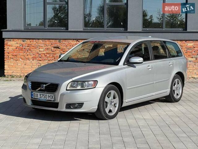 Вольво В50 2009 в Славуте на Automoto.ua Серый Вольво В50, объемом двигателя 2 л и пробегом 258 тыс. км за 7500 $, фото 1 на Automoto.ua