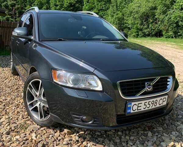 Серый Вольво В50, объемом двигателя 1.56 л и пробегом 258 тыс. км за 6000 $, фото 1 на Automoto.ua