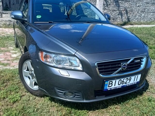 Серый Вольво В50, объемом двигателя 2 л и пробегом 210 тыс. км за 8000 $, фото 1 на Automoto.ua