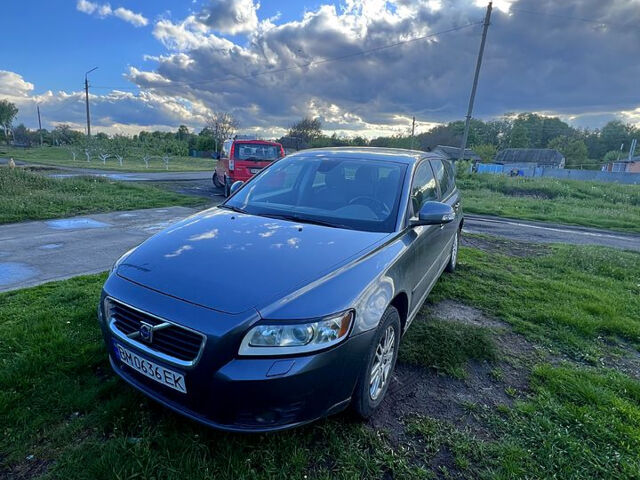 Серый Вольво В50, объемом двигателя 1.6 л и пробегом 261 тыс. км за 7900 $, фото 1 на Automoto.ua