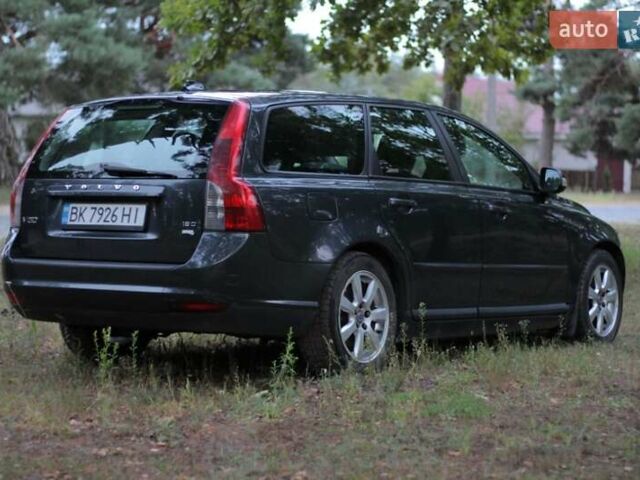 Сірий Вольво V50, об'ємом двигуна 1.6 л та пробігом 235 тис. км за 6000 $, фото 1 на Automoto.ua