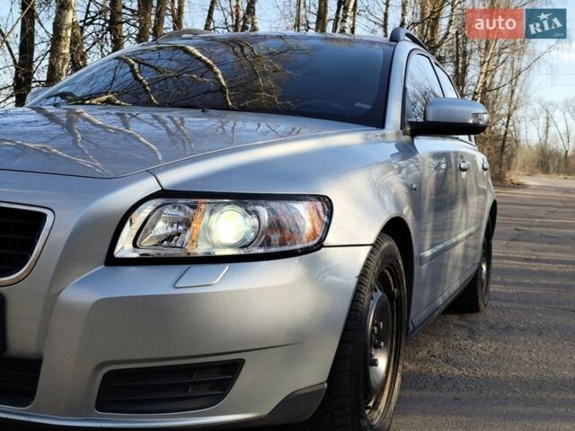 Серый Вольво В50, объемом двигателя 1.56 л и пробегом 190 тыс. км за 6499 $, фото 1 на Automoto.ua