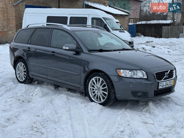 Серый Вольво В50, объемом двигателя 2 л и пробегом 192 тыс. км за 7850 $, фото 1 на Automoto.ua