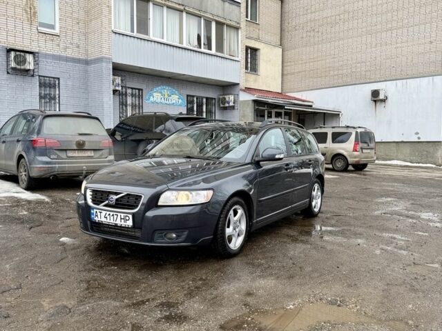 Сірий Вольво V50, об'ємом двигуна 0 л та пробігом 272 тис. км за 7200 $, фото 1 на Automoto.ua