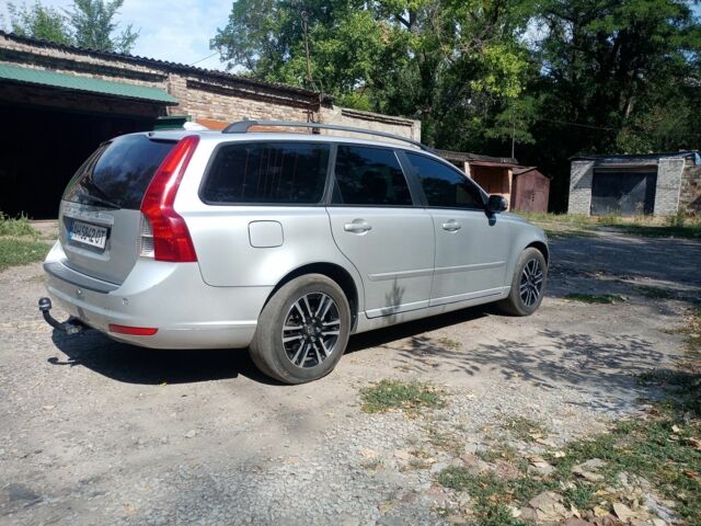 Серый Вольво В50, объемом двигателя 0 л и пробегом 260 тыс. км за 7700 $, фото 1 на Automoto.ua