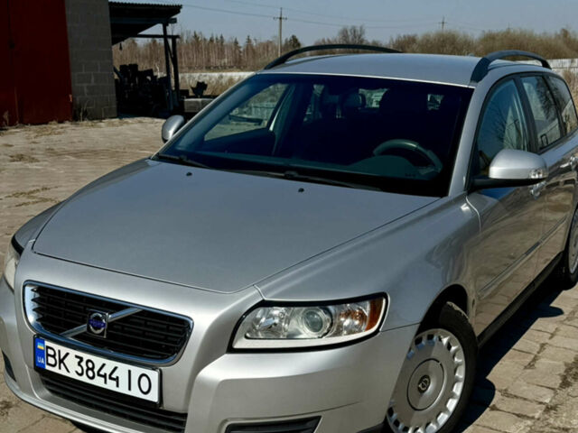 Серый Вольво В50, объемом двигателя 1.6 л и пробегом 225 тыс. км за 7900 $, фото 1 на Automoto.ua