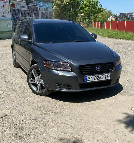Серый Вольво В50, объемом двигателя 1.6 л и пробегом 271 тыс. км за 7400 $, фото 1 на Automoto.ua