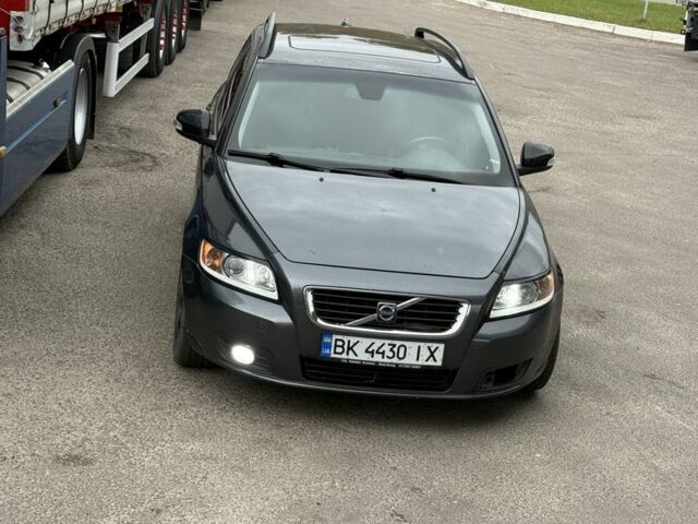 Сірий Вольво V50, об'ємом двигуна 2 л та пробігом 250 тис. км за 7200 $, фото 1 на Automoto.ua