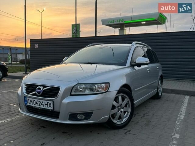 Сірий Вольво V50, об'ємом двигуна 1.56 л та пробігом 200 тис. км за 8000 $, фото 1 на Automoto.ua