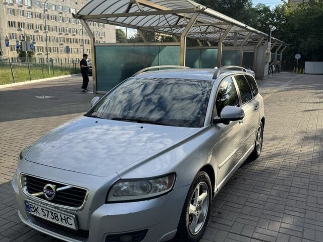 Сірий Вольво V50, об'ємом двигуна 1.6 л та пробігом 327 тис. км за 6099 $, фото 1 на Automoto.ua