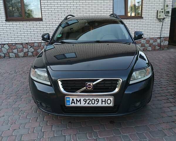 Серый Вольво В50, объемом двигателя 1.6 л и пробегом 265 тыс. км за 7700 $, фото 1 на Automoto.ua