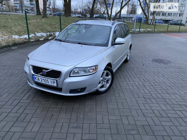 Сірий Вольво V50, об'ємом двигуна 2 л та пробігом 205 тис. км за 7400 $, фото 1 на Automoto.ua
