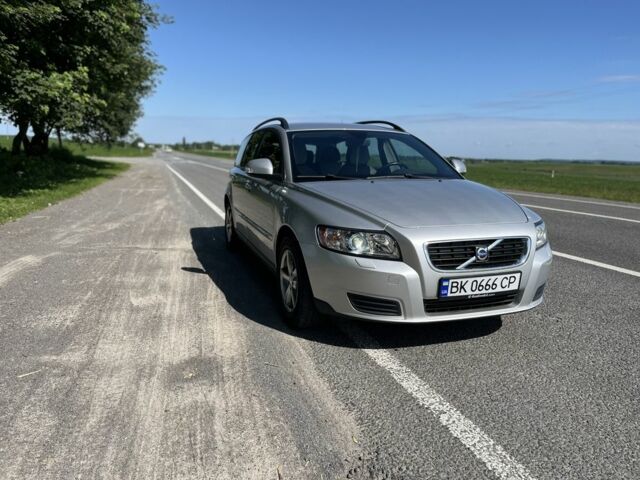 Сірий Вольво V50, об'ємом двигуна 1.6 л та пробігом 138 тис. км за 6700 $, фото 1 на Automoto.ua