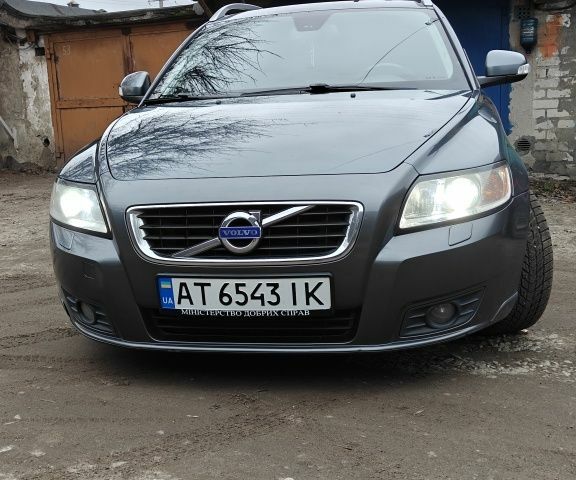Сірий Вольво V50, об'ємом двигуна 1.6 л та пробігом 245 тис. км за 8300 $, фото 1 на Automoto.ua