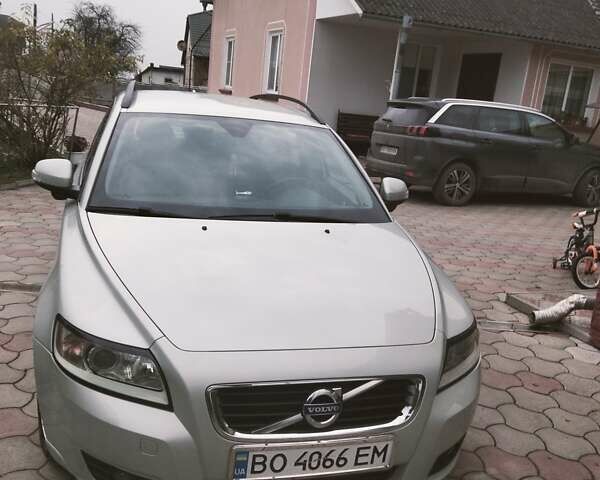 Серый Вольво В50, объемом двигателя 1.56 л и пробегом 279 тыс. км за 7200 $, фото 1 на Automoto.ua