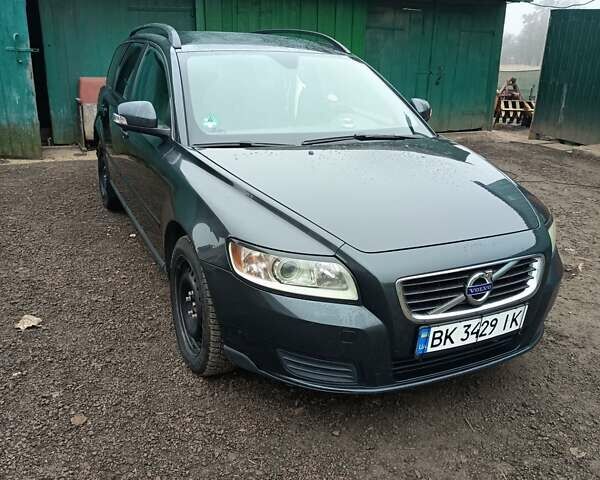 Сірий Вольво V50, об'ємом двигуна 1.6 л та пробігом 265 тис. км за 7300 $, фото 1 на Automoto.ua