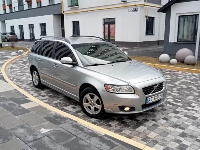 Серый Вольво В50, объемом двигателя 1.6 л и пробегом 261 тыс. км за 7300 $, фото 1 на Automoto.ua