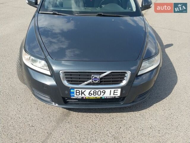 Сірий Вольво V50, об'ємом двигуна 1.56 л та пробігом 243 тис. км за 6950 $, фото 1 на Automoto.ua