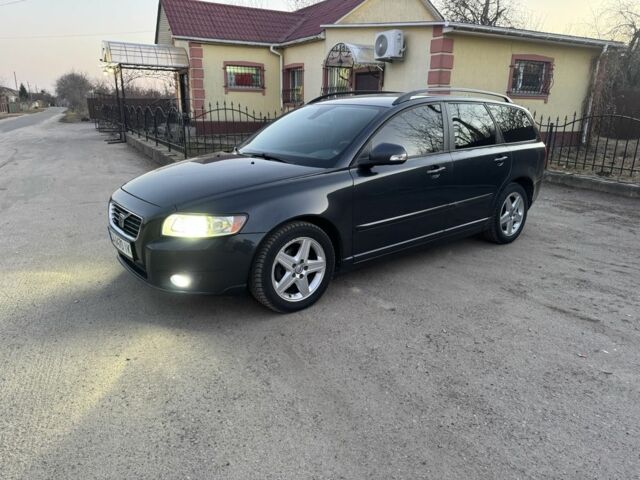 Серый Вольво В50, объемом двигателя 1.6 л и пробегом 234 тыс. км за 5900 $, фото 1 на Automoto.ua