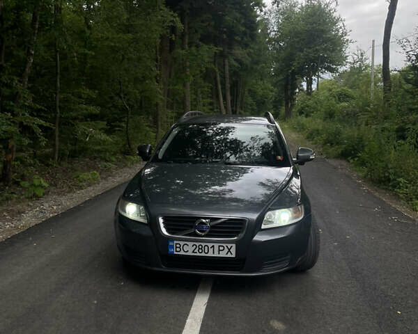 Серый Вольво В50, объемом двигателя 1.56 л и пробегом 250 тыс. км за 7999 $, фото 1 на Automoto.ua